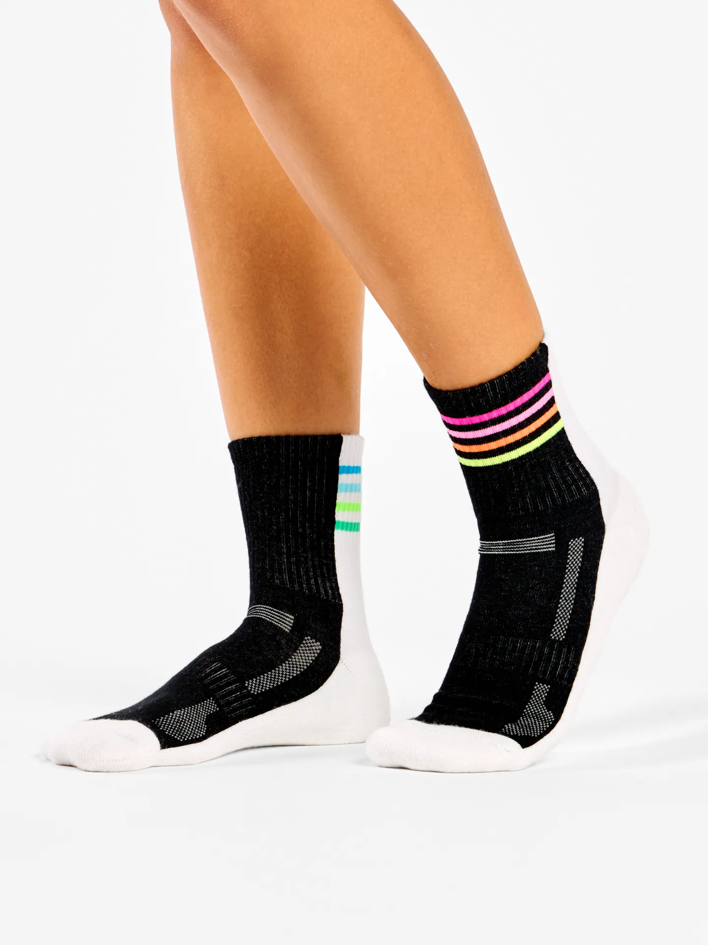 Lustige funktionelle Crewsocken Marsch im Regenbogen - Image 2
