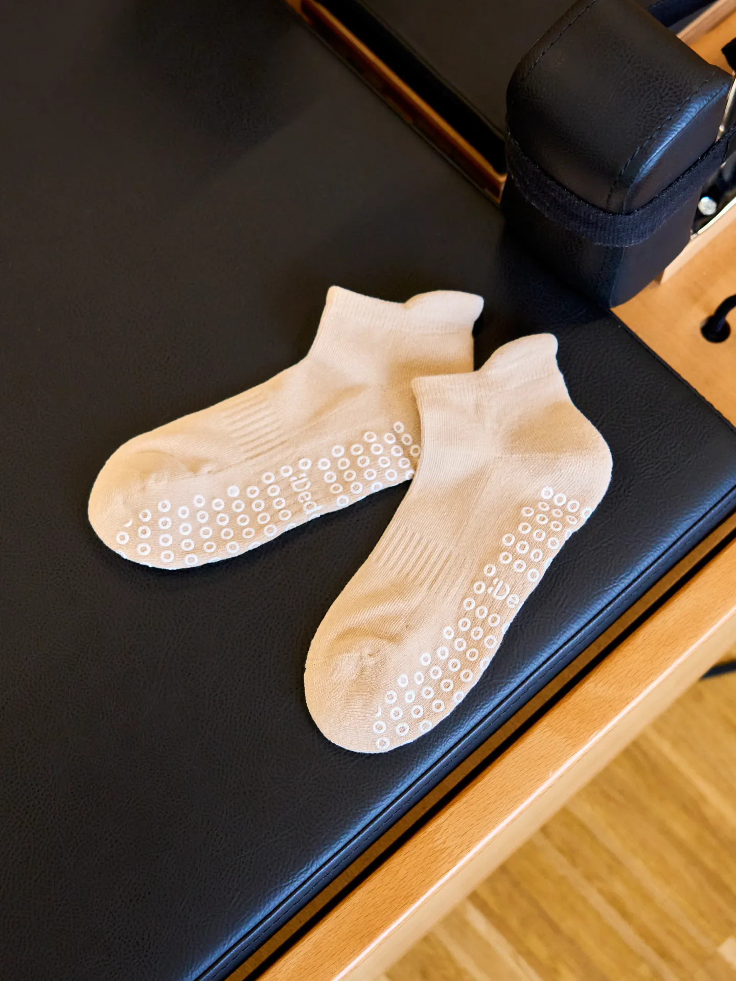 Beige Pilates- & Yoga-Socken - Image 5
