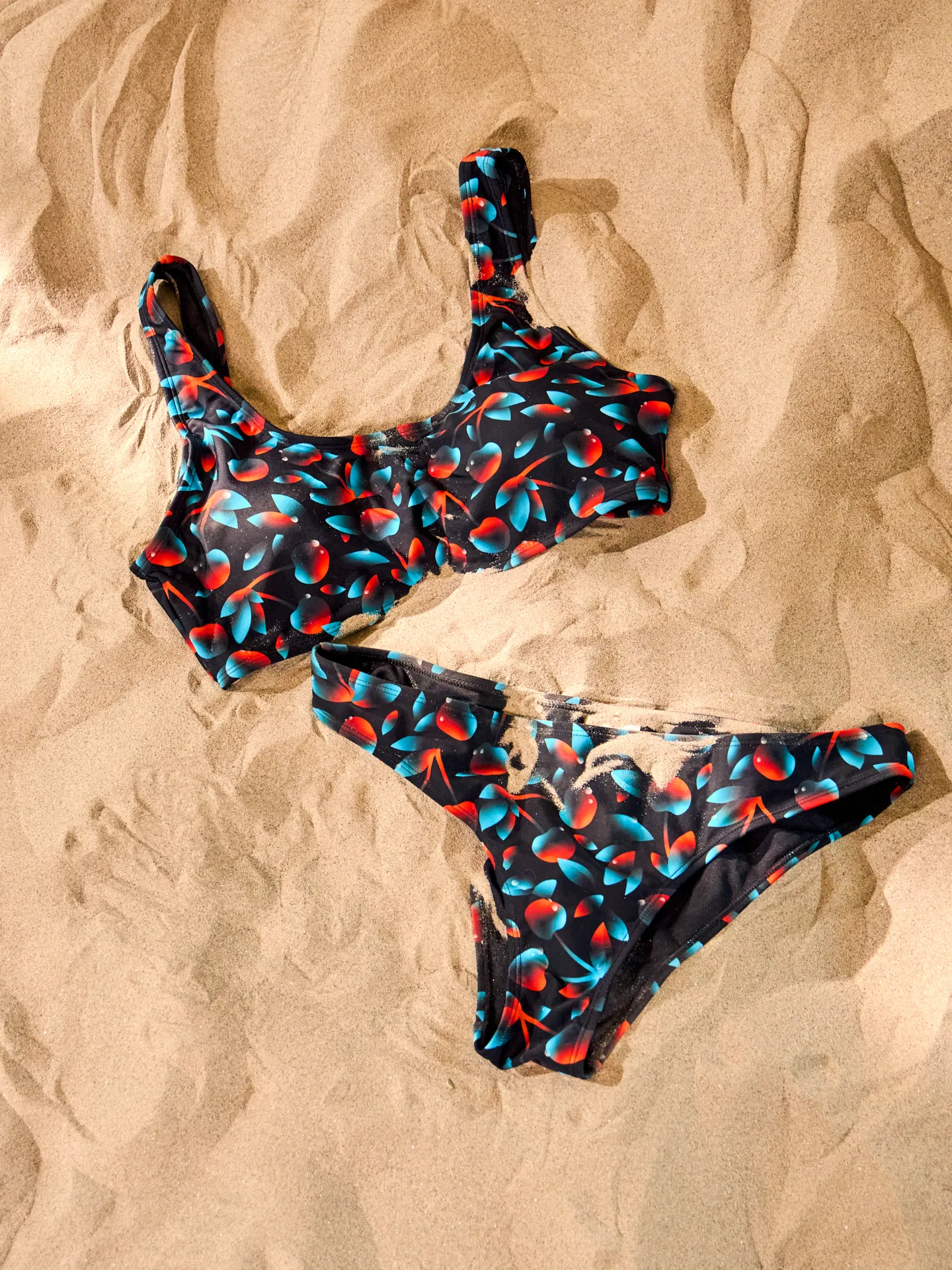 Lustiges Bikinihöschen Dunkle Kirschen - Image 4