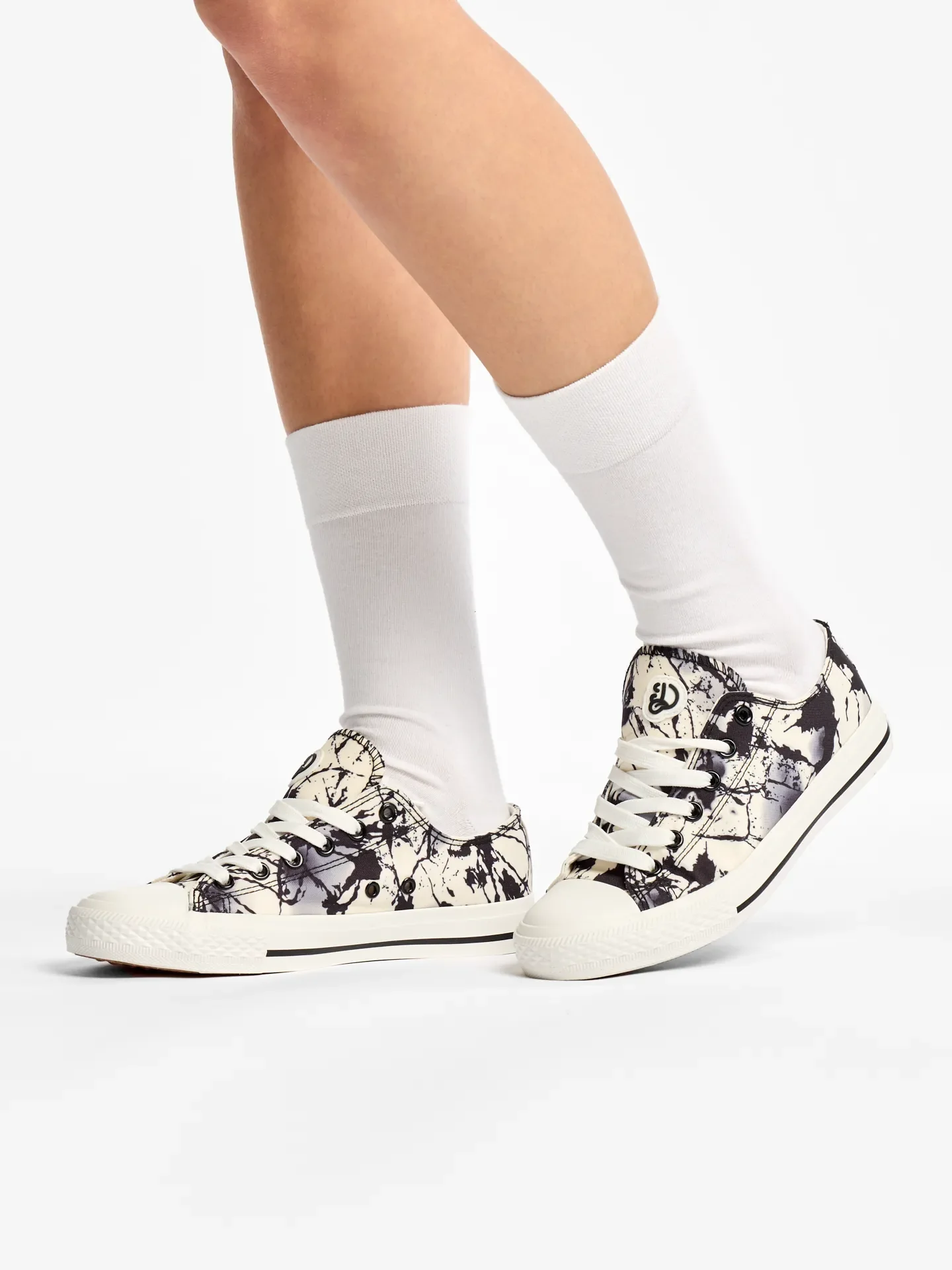 Lustige Canvas-Schuhe Schwarze und weiße Flecken - Image 5