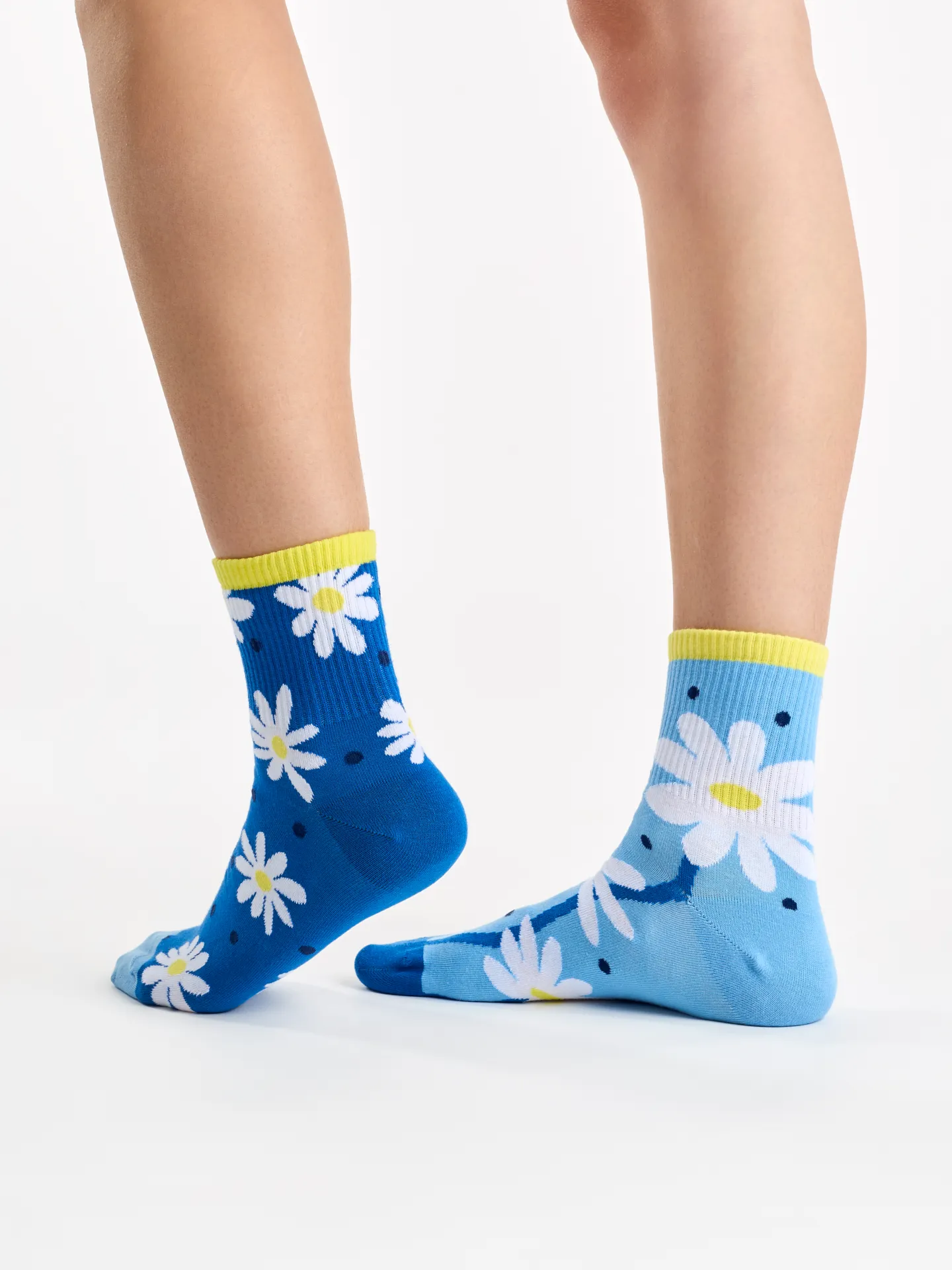 Lustige Crewsocken Gänseblümchen und Punkte - Image 3