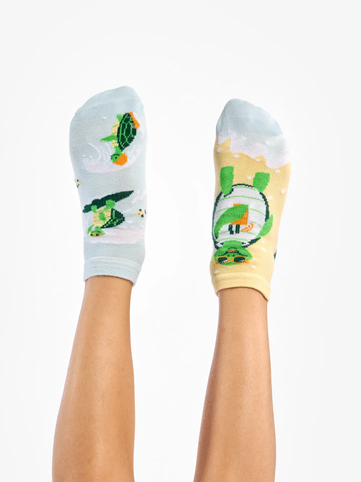 Lustige Knöchelsocken für Kinder Die surfende Schildkröte - Image 3