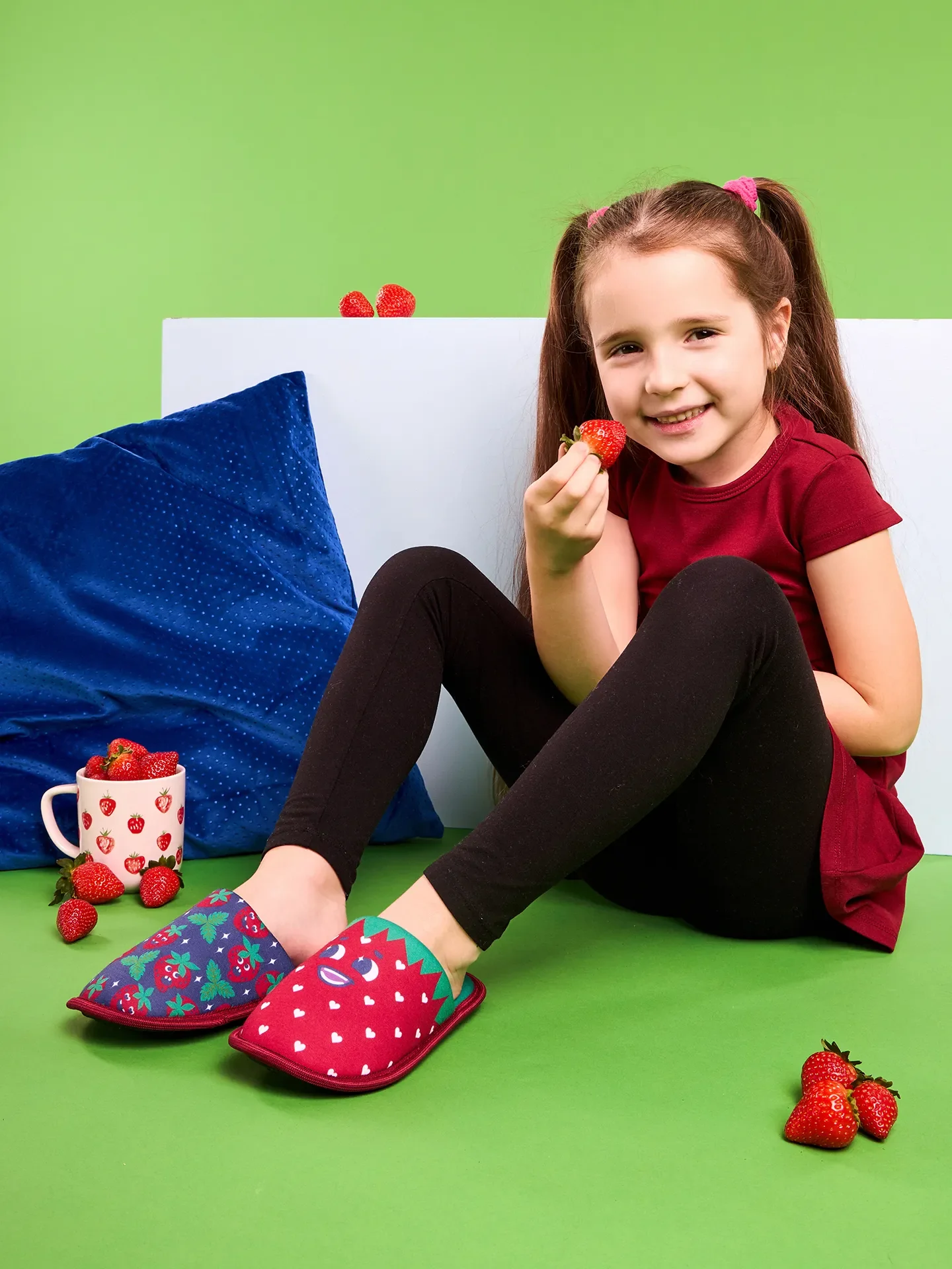Lustige Hausschuhe für Kinder Glückliche Erdbeeren - Image 4