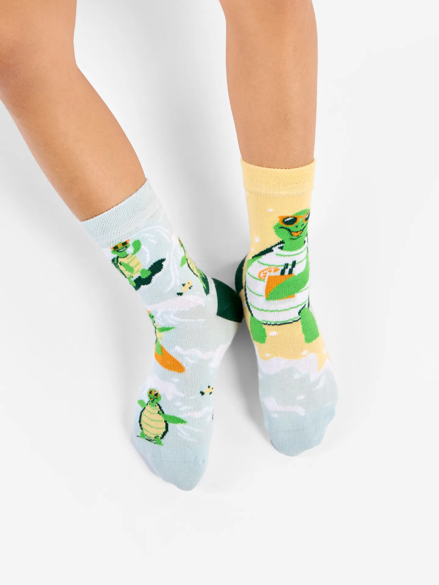 Lustige Kindersocken Die surfende Schildkröte - Image 2