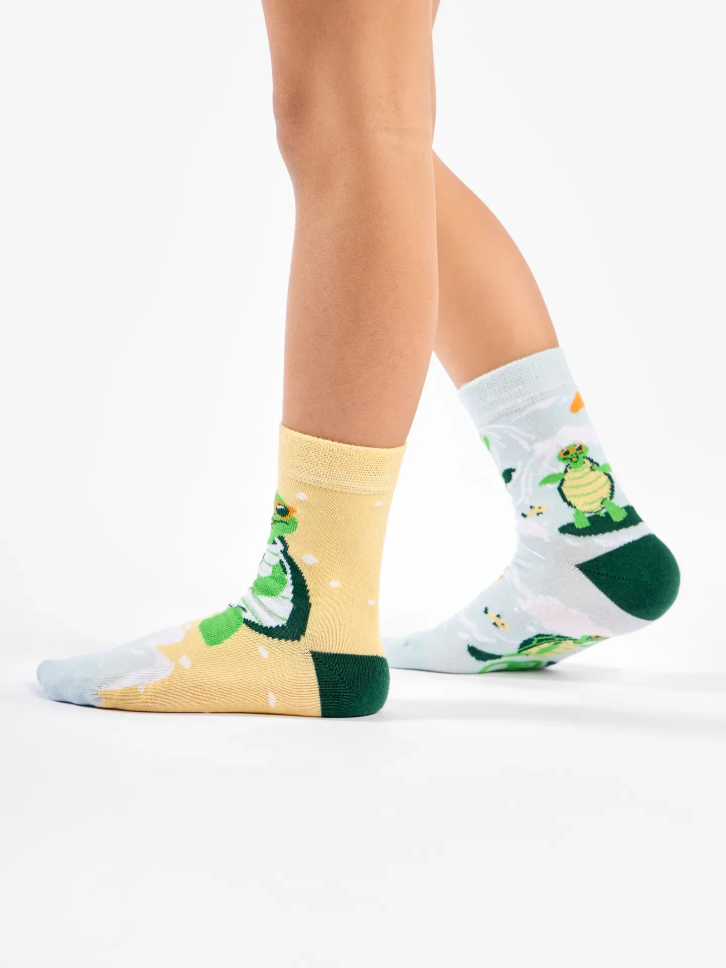 Lustige Kindersocken Die surfende Schildkröte - Image 3
