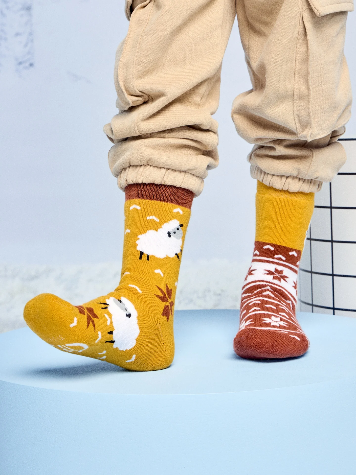 Lustige warme Socken für Kinder Schaf im Pullover - Image 3