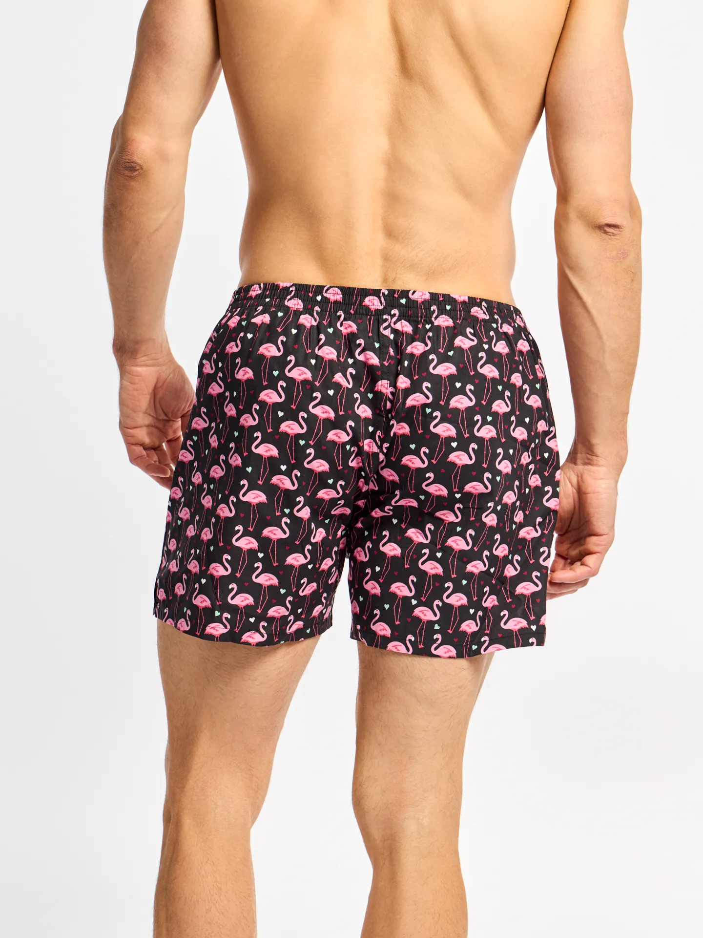 Lustige Shorts für Männer Flamingos und Herzen - Image 2