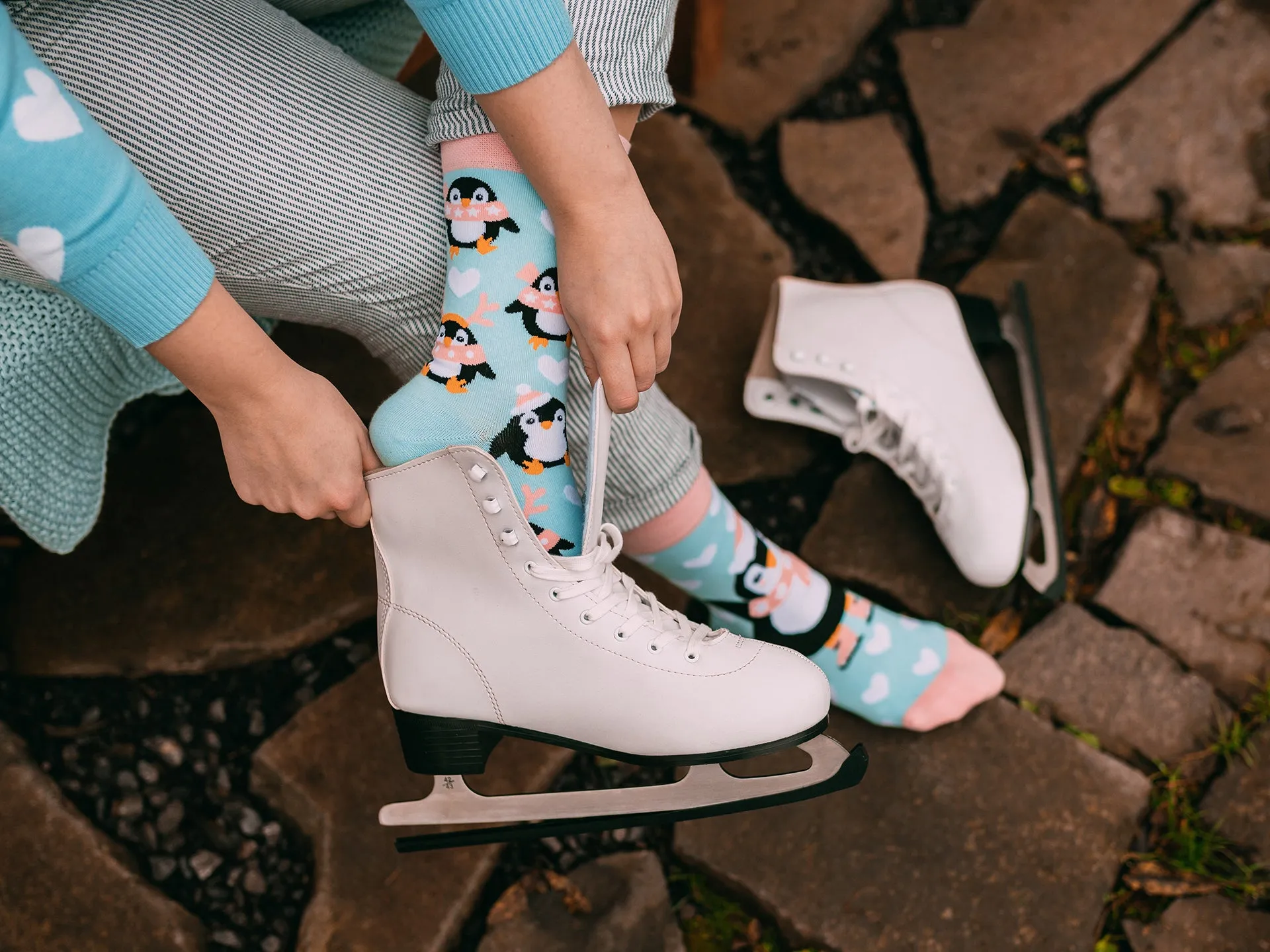 Lustige Socken Eislaufender Pinguin - Image 4