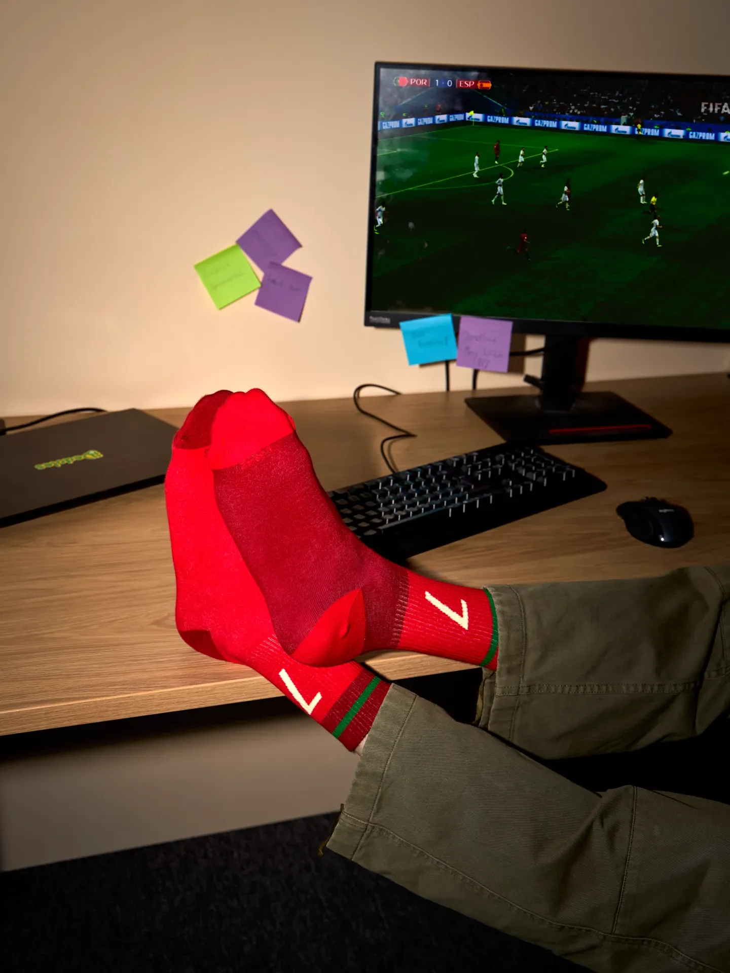 Gerippte Mid-Calf-Socken Portugiesische Fußballlegende - Image 2