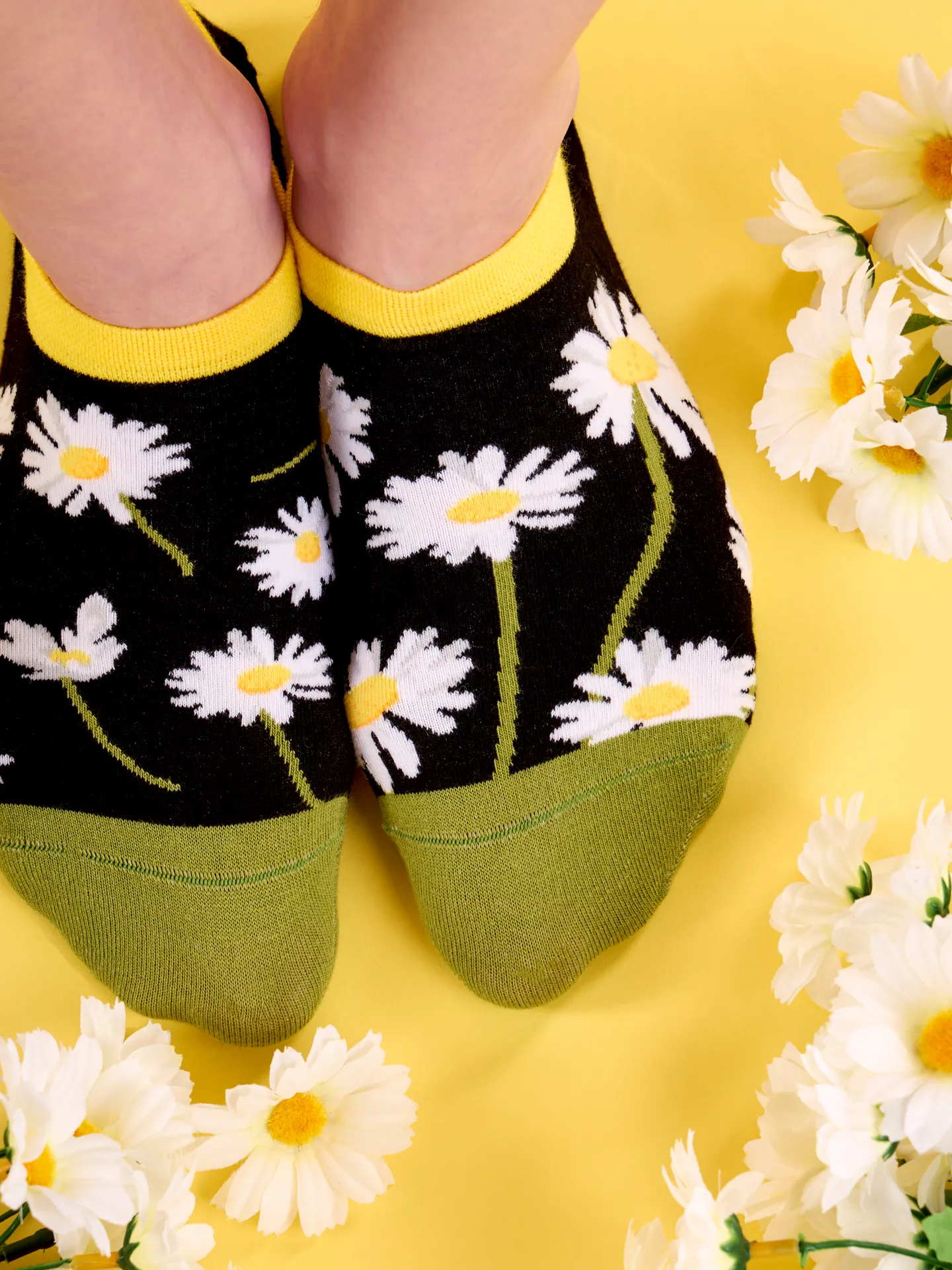Lustige Sneakersocken Gänseblümchen in der Nacht - Image 5