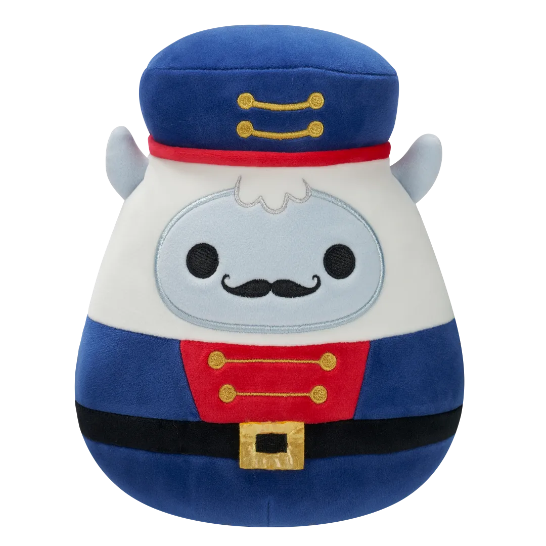 Squishmallows Juri der weiße Yeti im blauen Nussknacker-Outfit, 20 cm