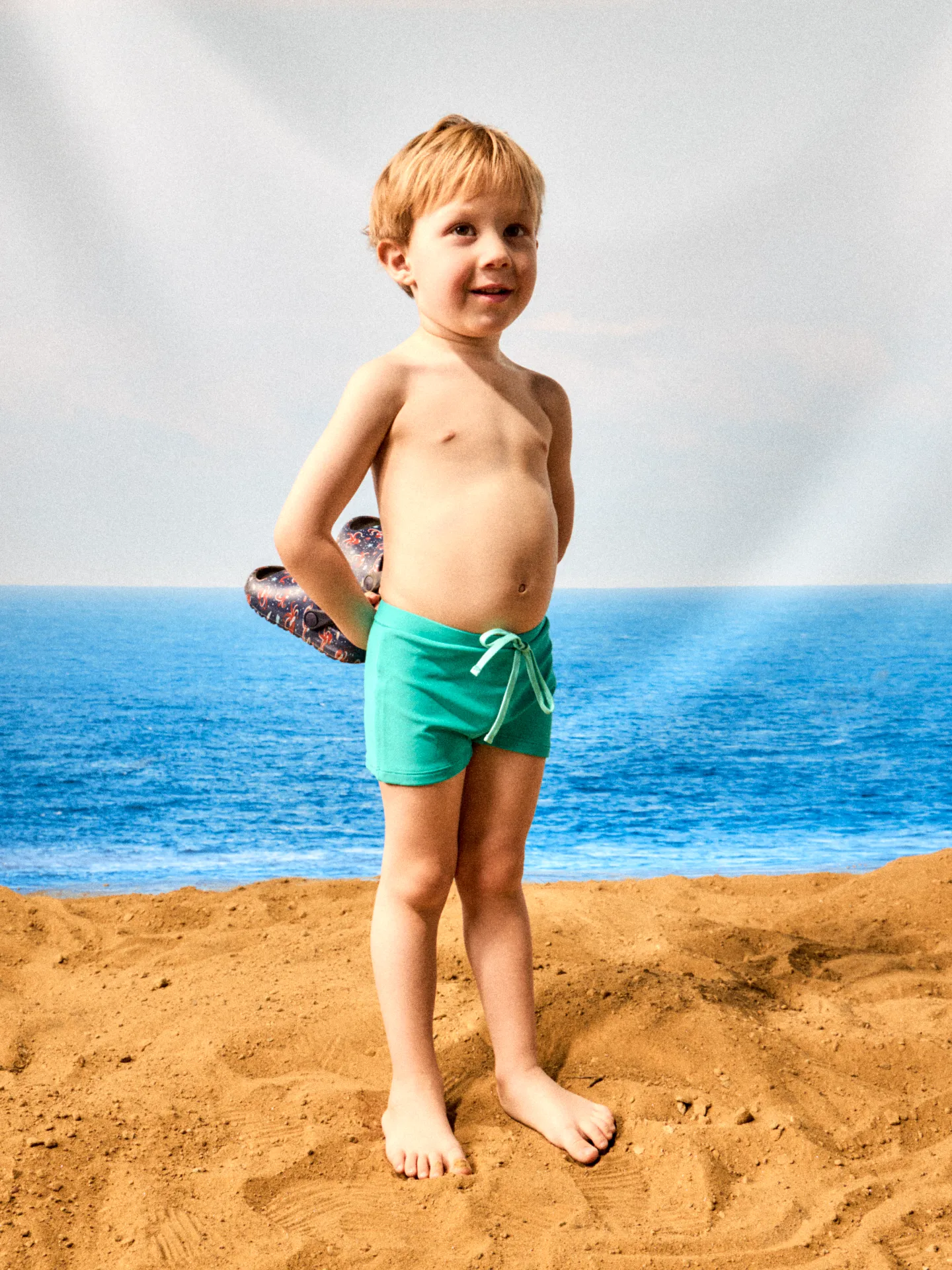 Türkisfarbene elastische Badeshorts für Kinder - Image 2