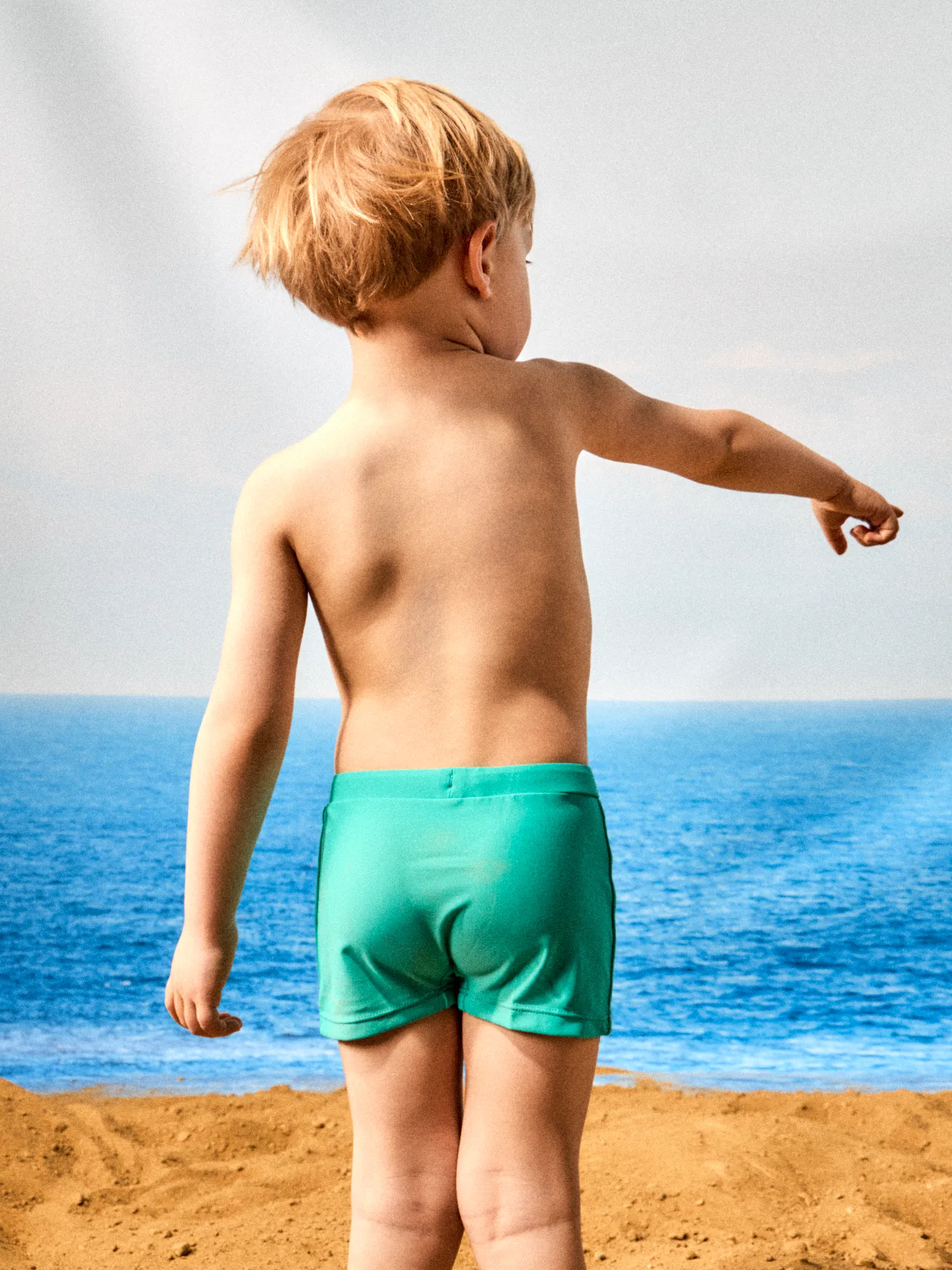 Türkisfarbene elastische Badeshorts für Kinder - Image 4